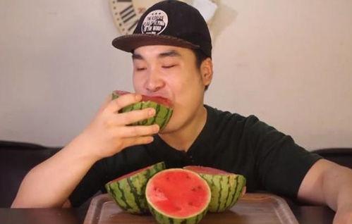 青海网红吃瓜事件真相揭秘,揭秘背后真相与争议 第1张 青海网红吃瓜事件真相揭秘,揭秘背后真相与争议 第1张